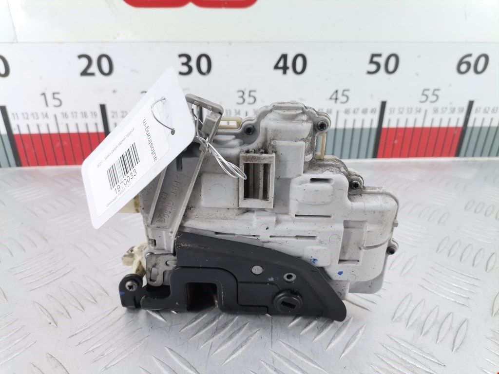 Замок двери задней правой VOLKSWAGEN Passat B7 2011-2015