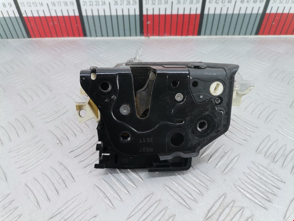 Замок двери задней правой VOLKSWAGEN Passat B7 2011-2015