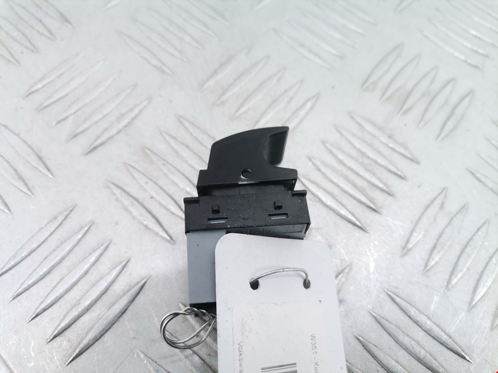 Кнопка стеклоподъемника VOLKSWAGEN Passat B7 2011-2015