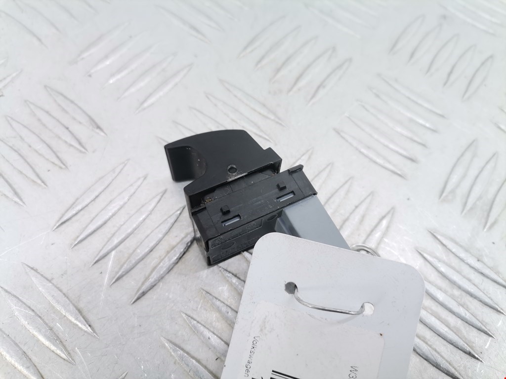 Кнопка стеклоподъемника VOLKSWAGEN Passat B7 2011-2015