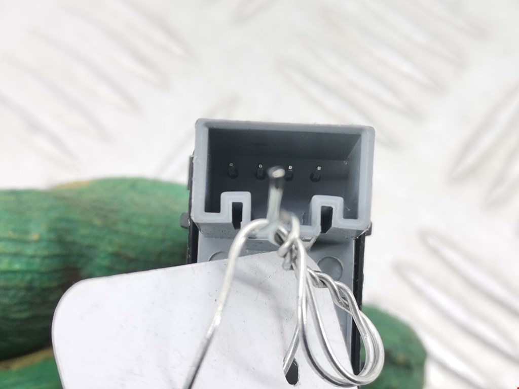 Кнопка стеклоподъемника VOLKSWAGEN Passat B7 2011-2015