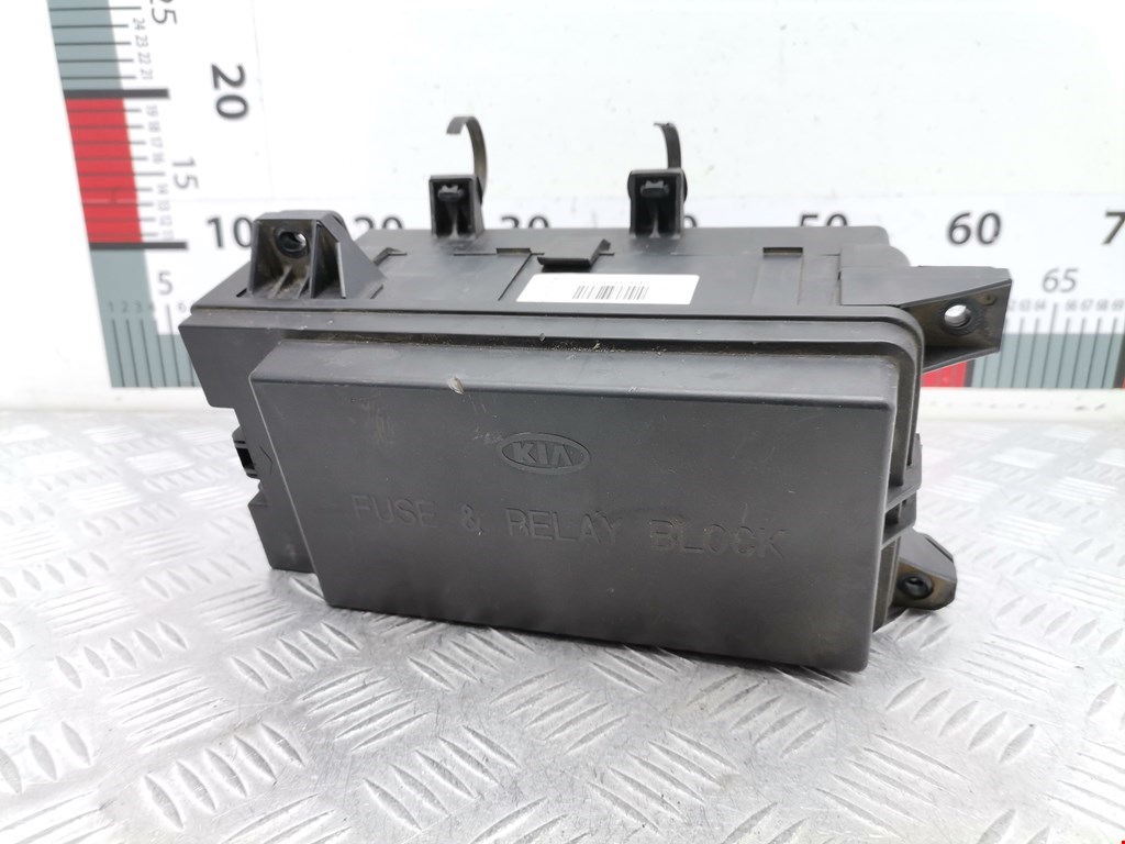 Блок реле KIA Sorento 2002-2009