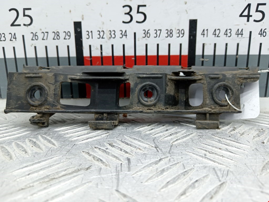 Кронштейн переднего бампера правый VOLKSWAGEN Passat B6 2005-2011