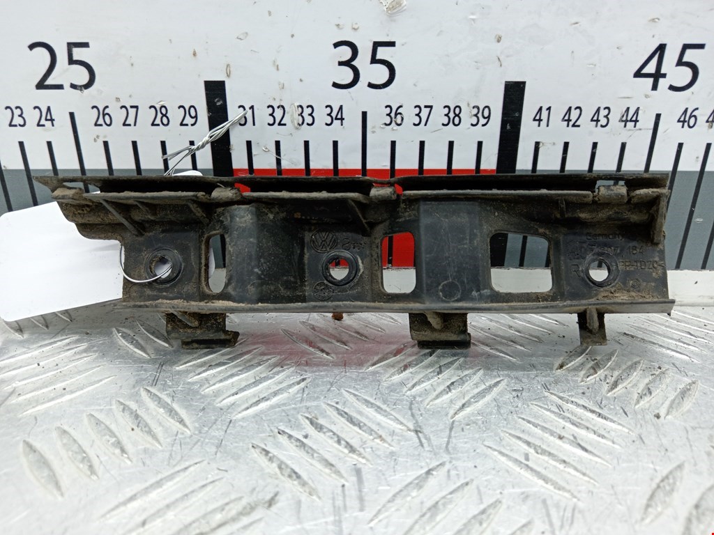 Кронштейн переднего бампера правый VOLKSWAGEN Passat B6 2005-2011