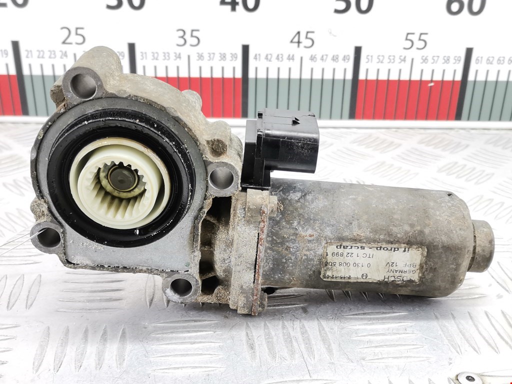 Сервопривод (электропривод моторчик привода) раздаточной коробки Land Rover Discovery 3 (2004-2009)