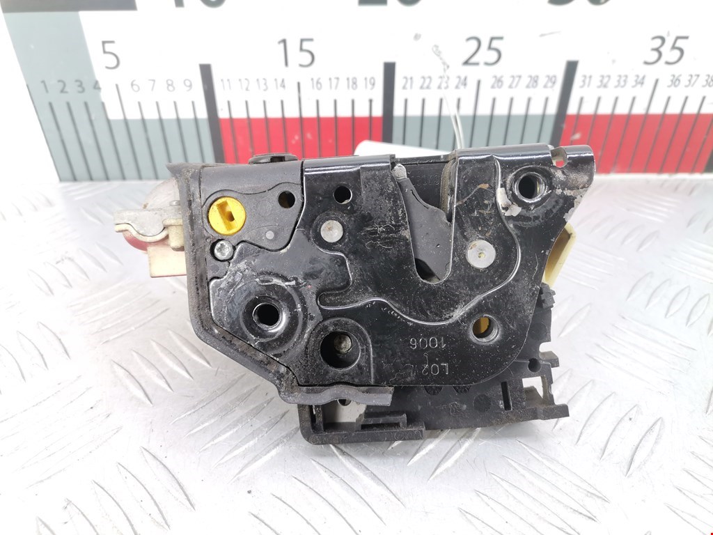 Замок двери задней левой Volkswagen Passat 6 (2005-2010)