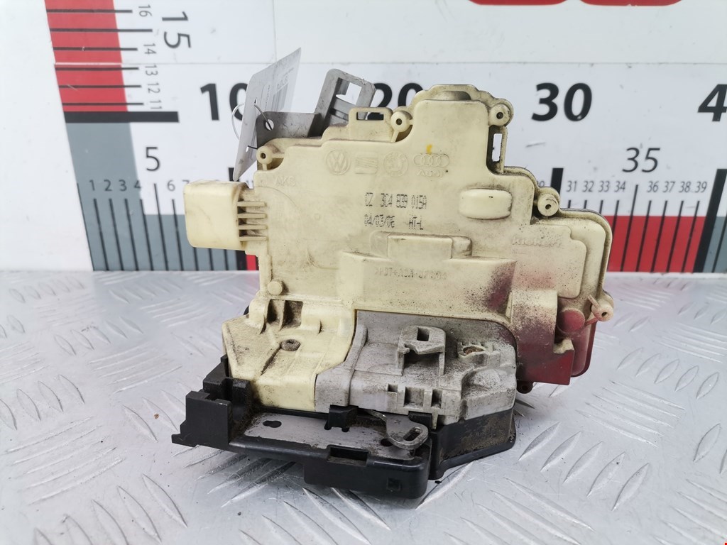 Замок двери задней левой VOLKSWAGEN Passat B6 2005-2011