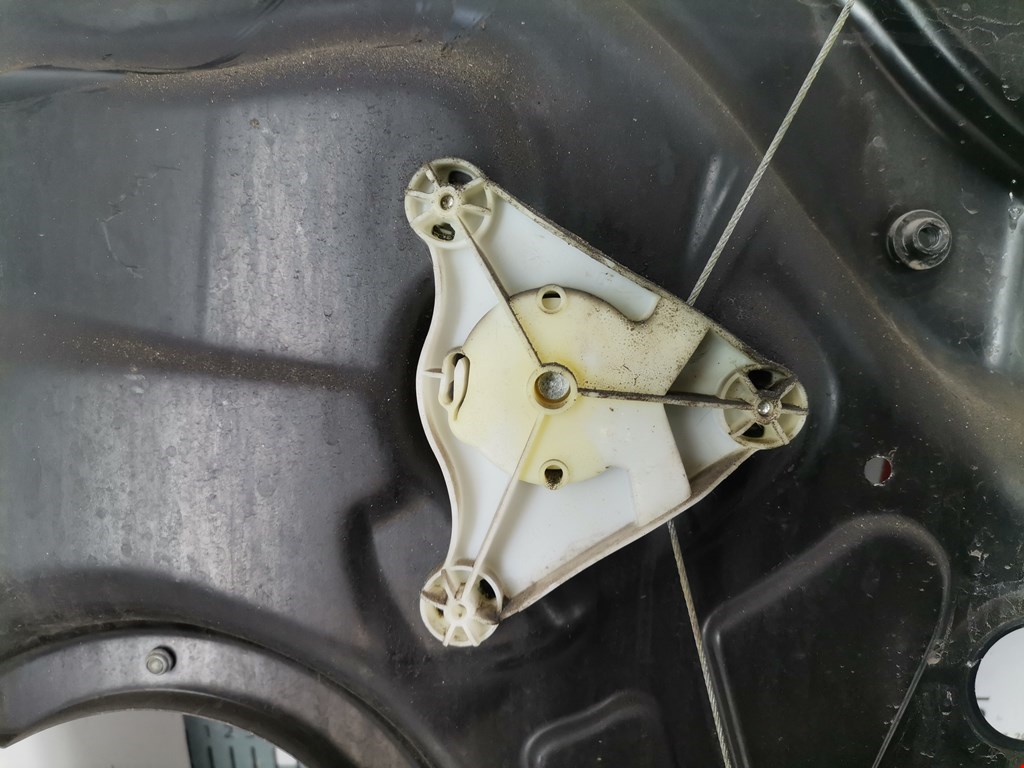 Стеклоподъемник задний левый VOLKSWAGEN Passat B6 2005-2011