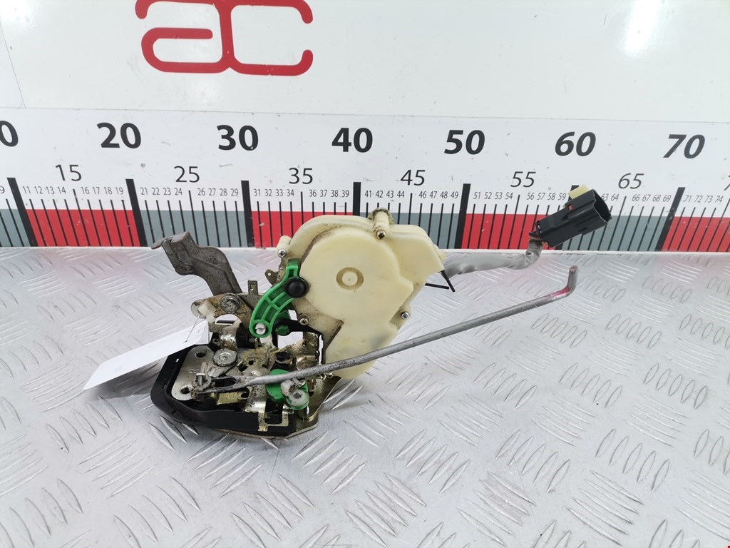 Замок двери передней правой KIA Sorento 2002-2009