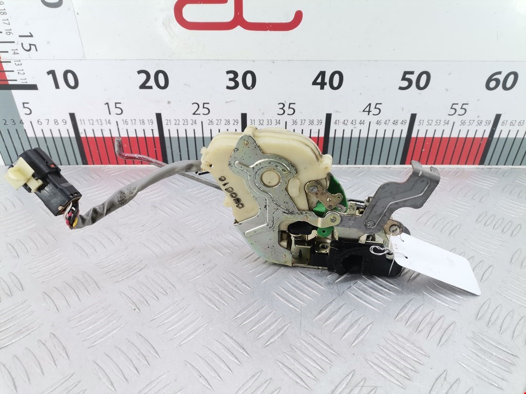 Замок двери передней правой KIA Sorento 2002-2009