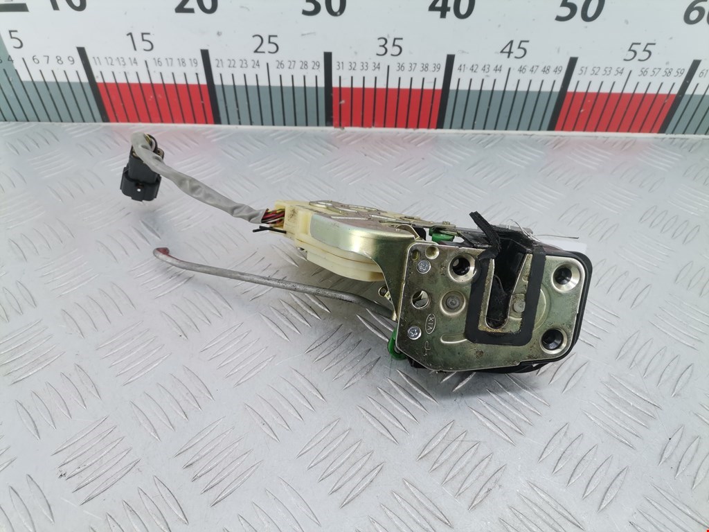 Замок двери передней правой KIA Sorento 2002-2009