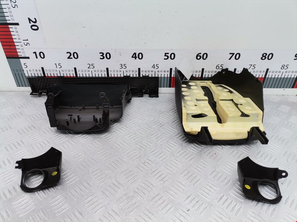 Кожух рулевой колонки VOLKSWAGEN Touareg 2002-2010