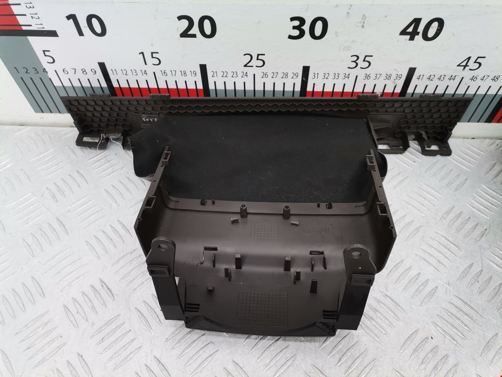 Кожух рулевой колонки VOLKSWAGEN Touareg 2002-2010