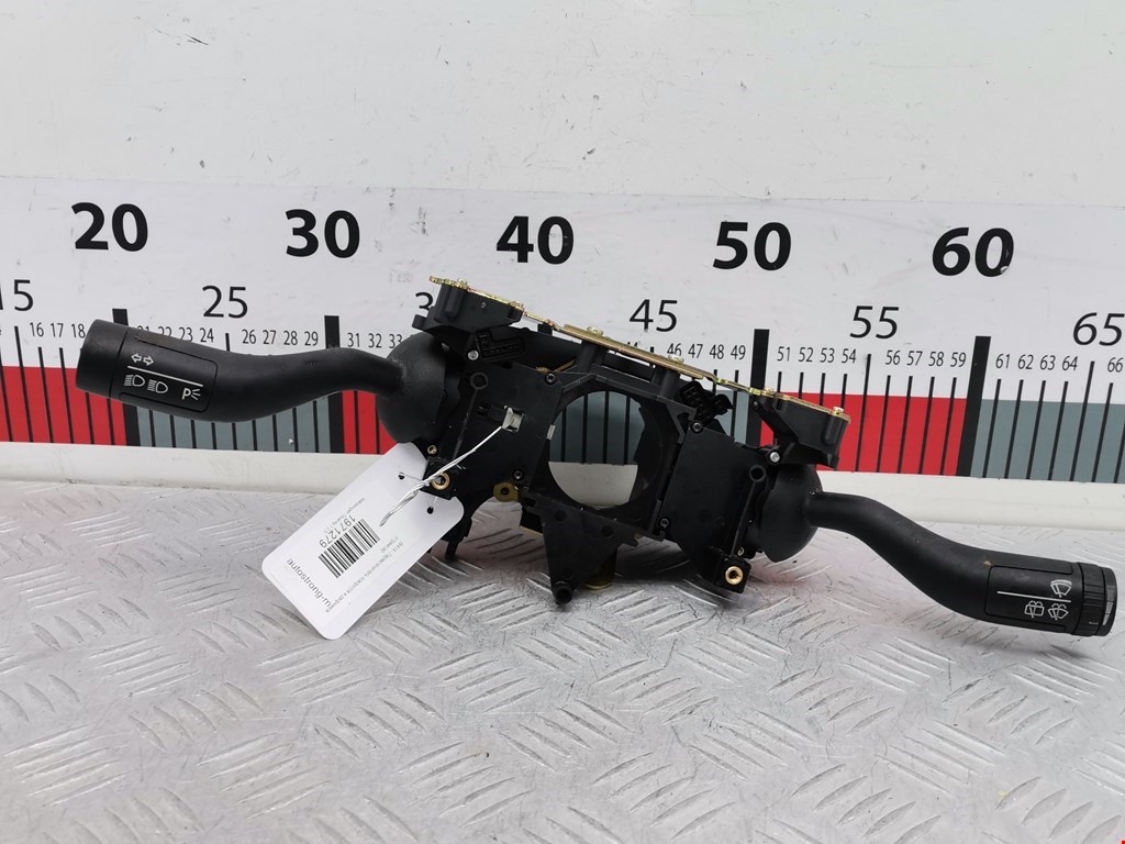 Переключатель поворотов и дворников (стрекоза) Volkswagen Touareg 1 (2002-2010)