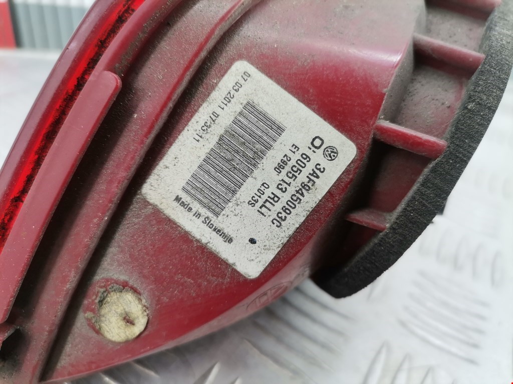 Фонарь задний внутренний левый VOLKSWAGEN Passat B7 2011-2015