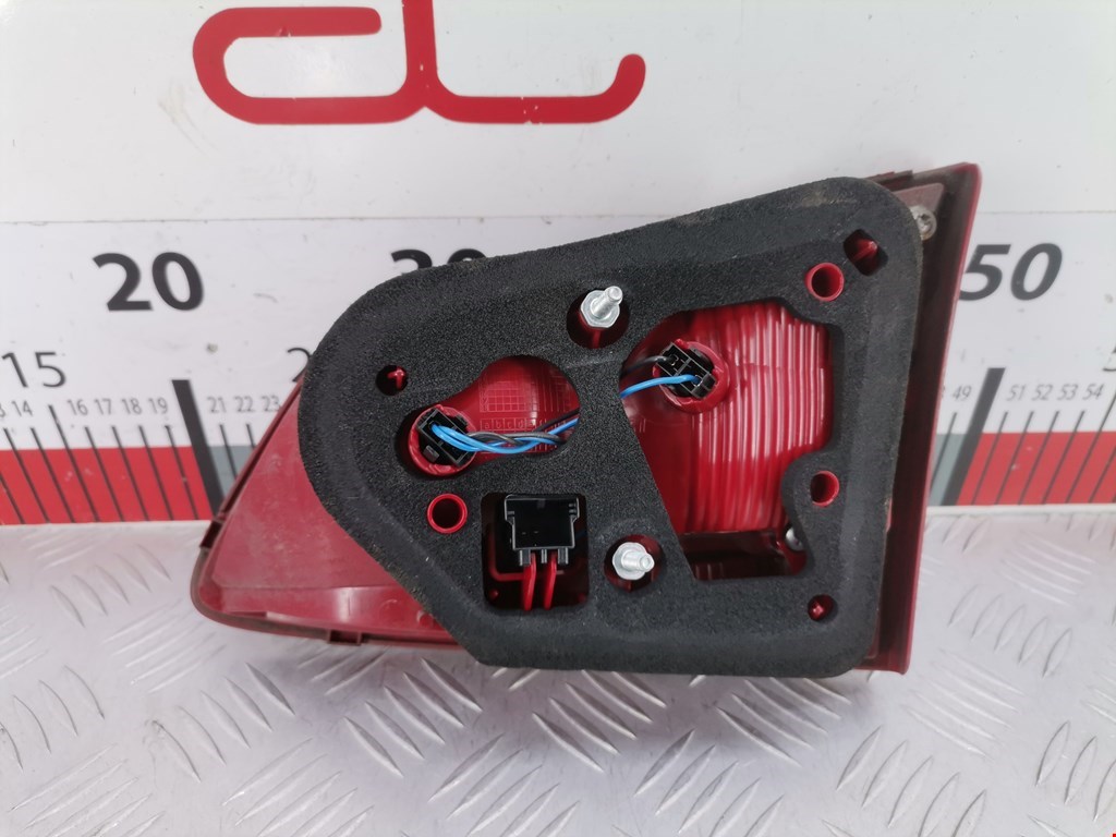 Фонарь задний внутренний левый VOLKSWAGEN Passat B7 2011-2015