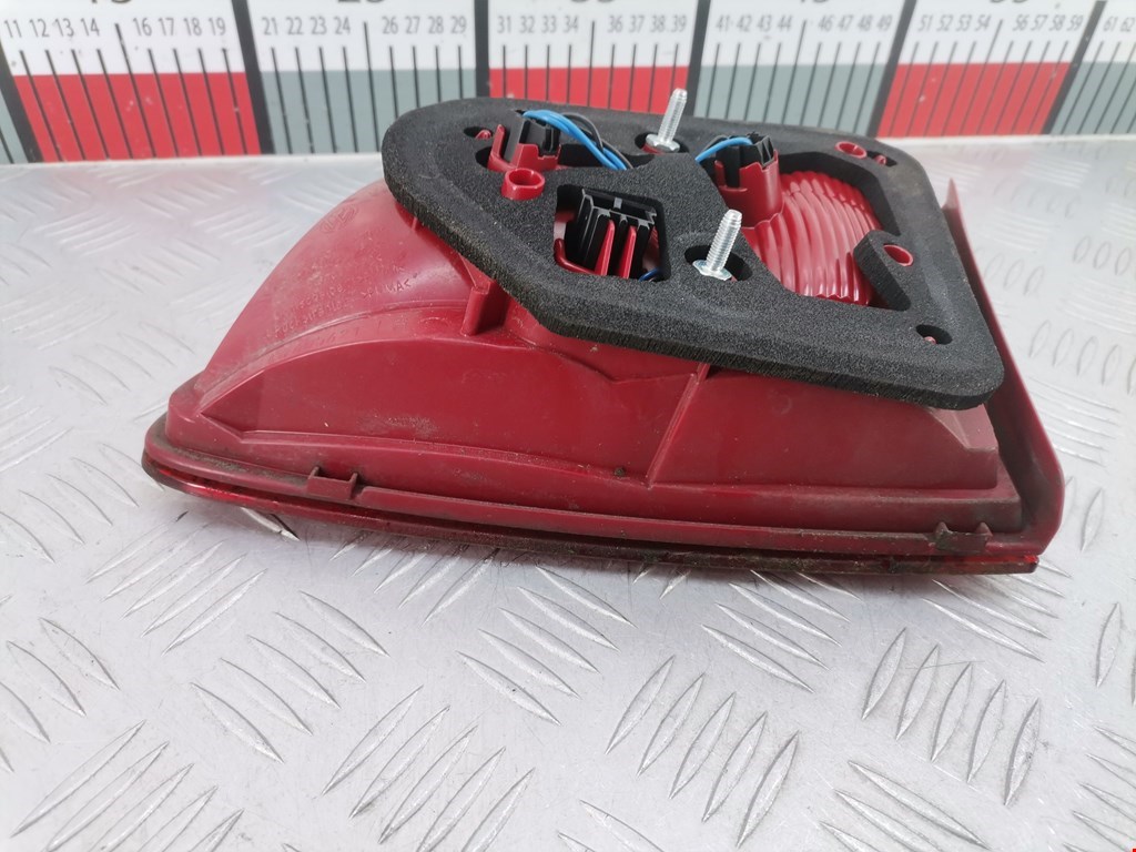 Фонарь задний внутренний левый VOLKSWAGEN Passat B7 2011-2015