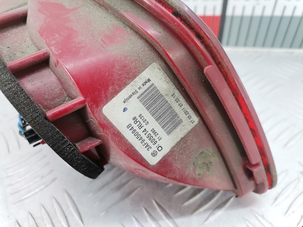 Фонарь задний внутренний правый VOLKSWAGEN Passat B7 2011-2015