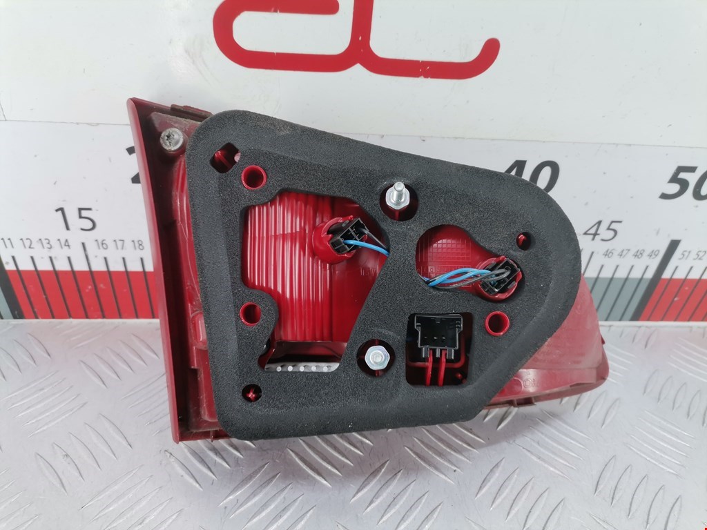 Фонарь задний внутренний правый VOLKSWAGEN Passat B7 2011-2015