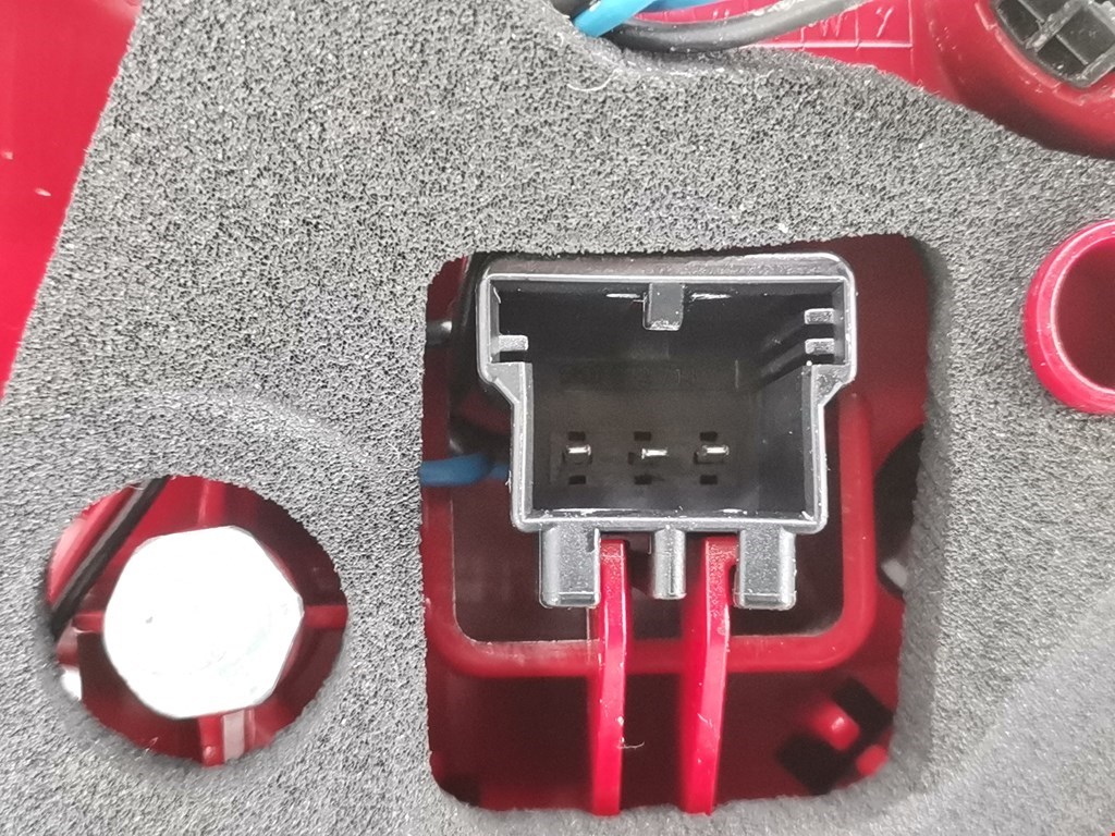 Фонарь задний внутренний правый VOLKSWAGEN Passat B7 2011-2015