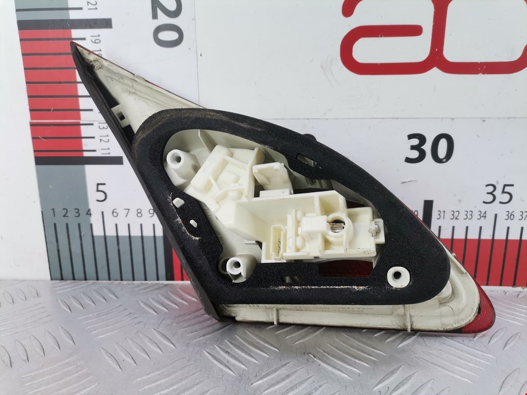 Фонарь задний внутренний правый OPEL Astra J 2009-2017