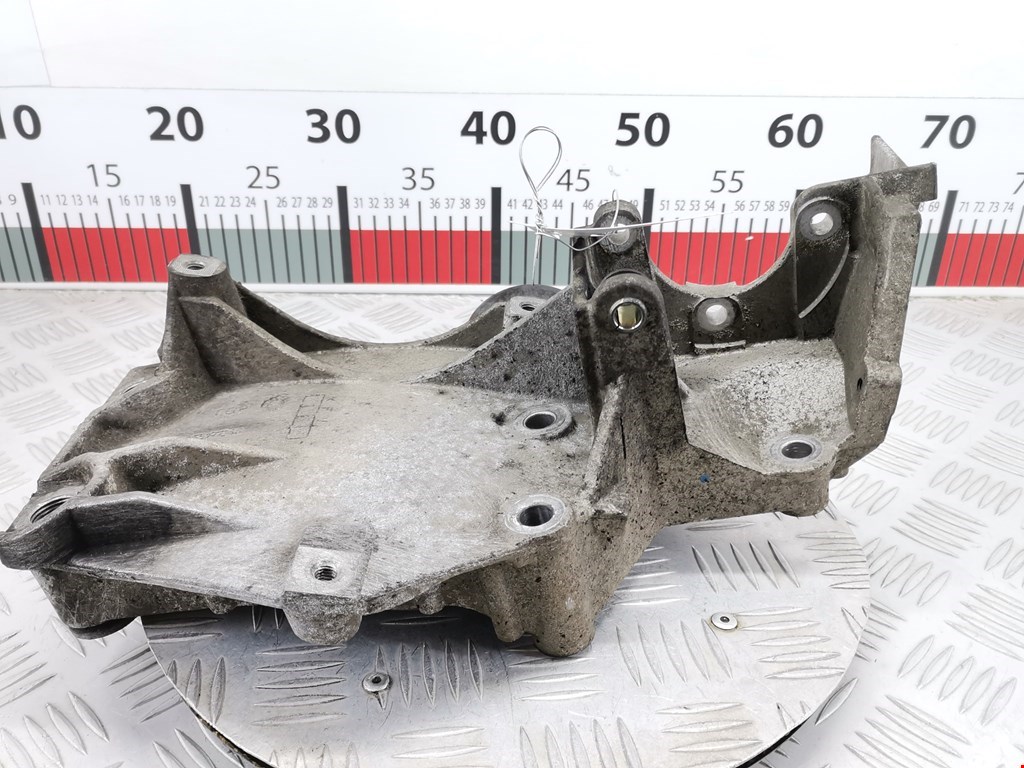 Кронштейн генератора SAAB 9-5 1997-2010