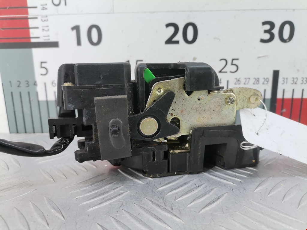 Замок двери задней правой MAZDA Xedos 6 1992-1999