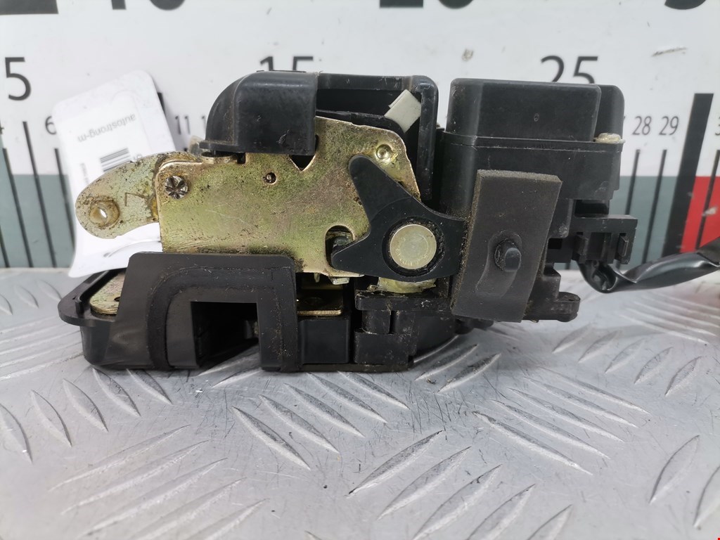 Замок двери задней левой MAZDA Xedos 6 1992-1999
