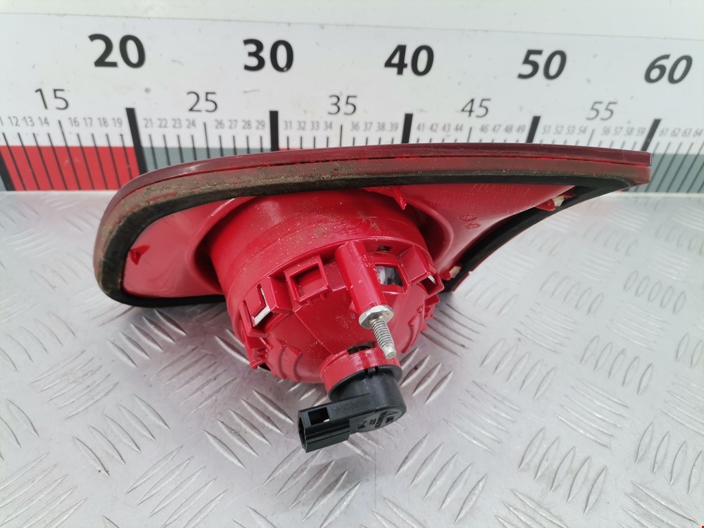 Фонарь задний внутренний левый VOLKSWAGEN Passat B6 2005-2011