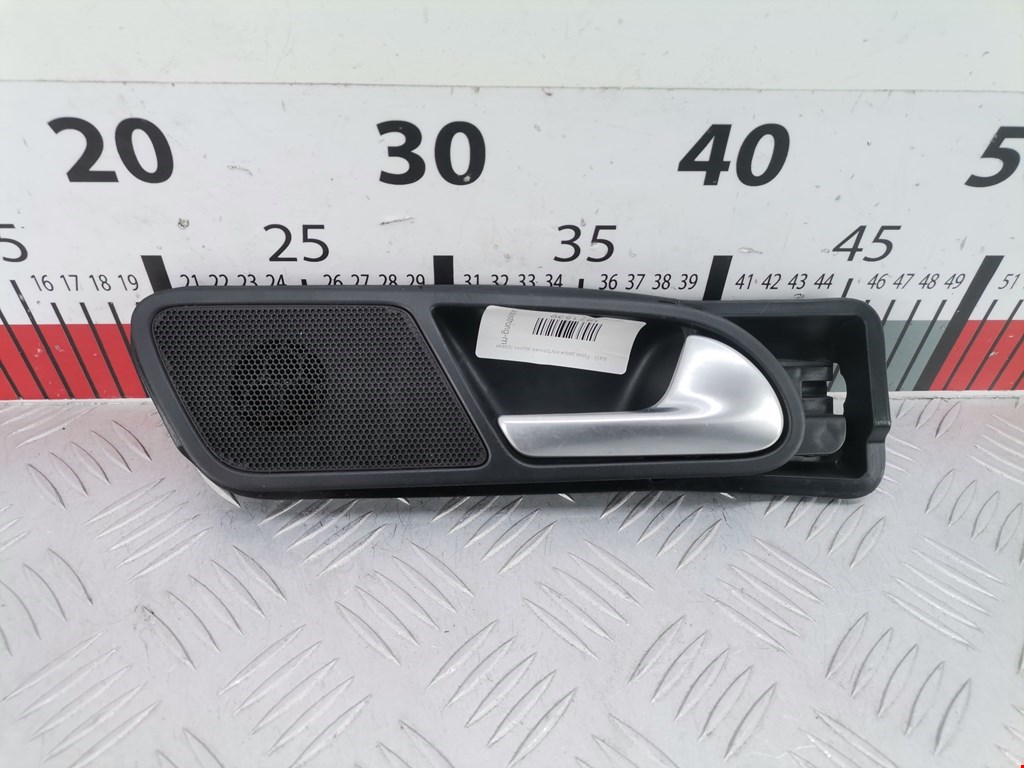 Ручка дверная задняя внутренняя правая VOLKSWAGEN Tiguan 2007-2016