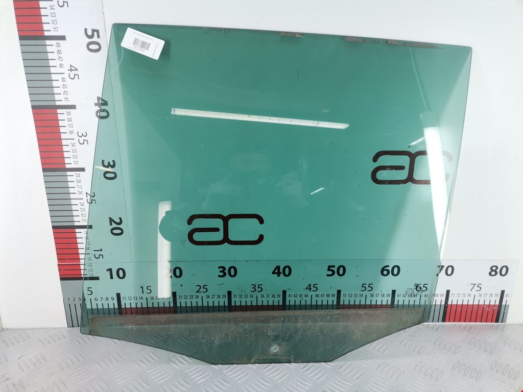 Стекло двери заднее левое VOLKSWAGEN Tiguan 2007-2016