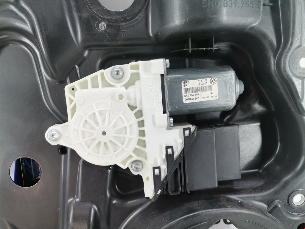 Стеклоподъемник задний левый VOLKSWAGEN Tiguan 2007-2016