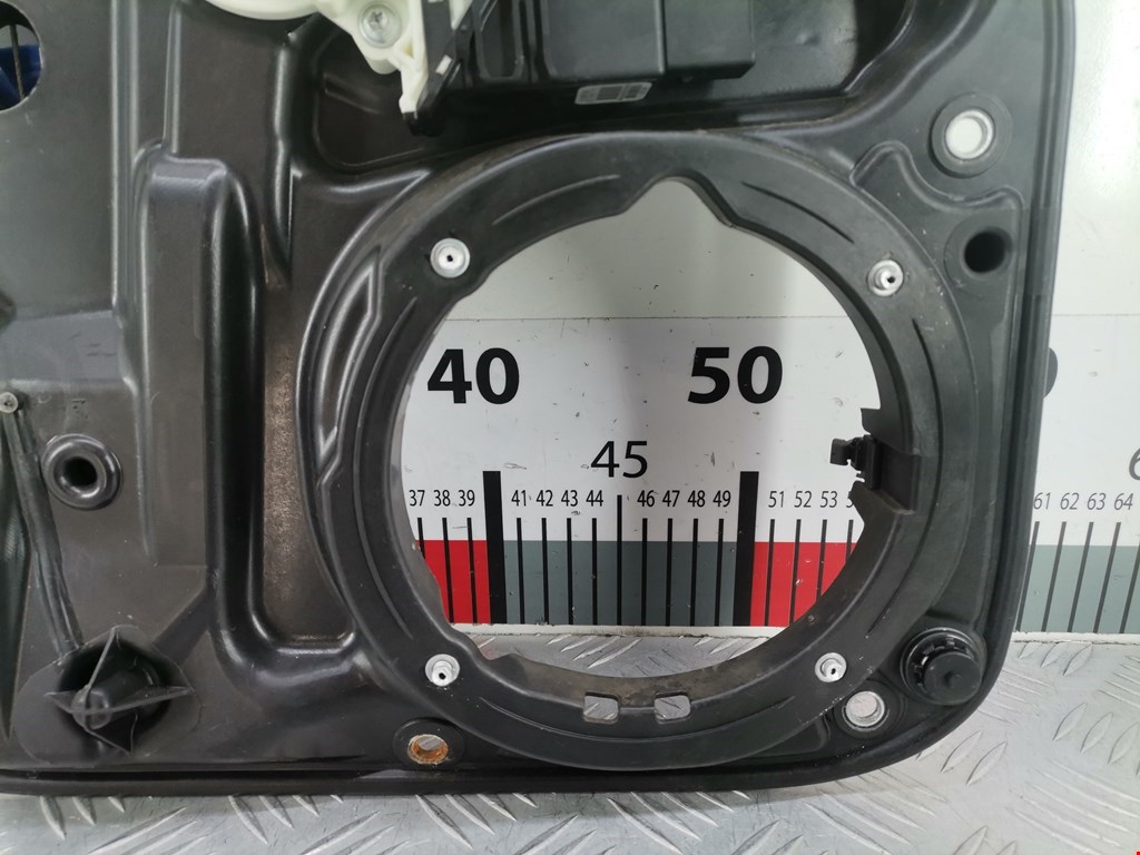 Стеклоподъемник задний левый VOLKSWAGEN Tiguan 2007-2016