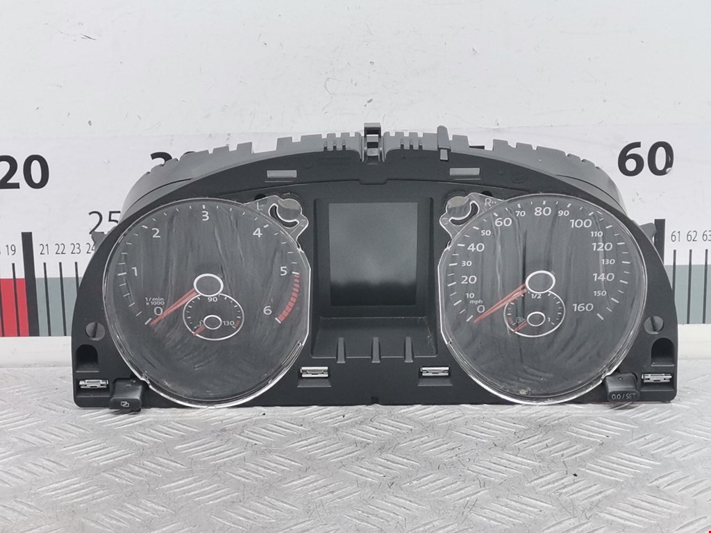 Панель приборов (щиток) VOLKSWAGEN Passat B7 2011-2015