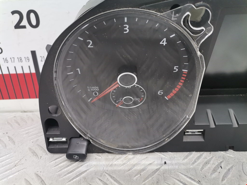 Панель приборов (щиток) VOLKSWAGEN Passat B7 2011-2015