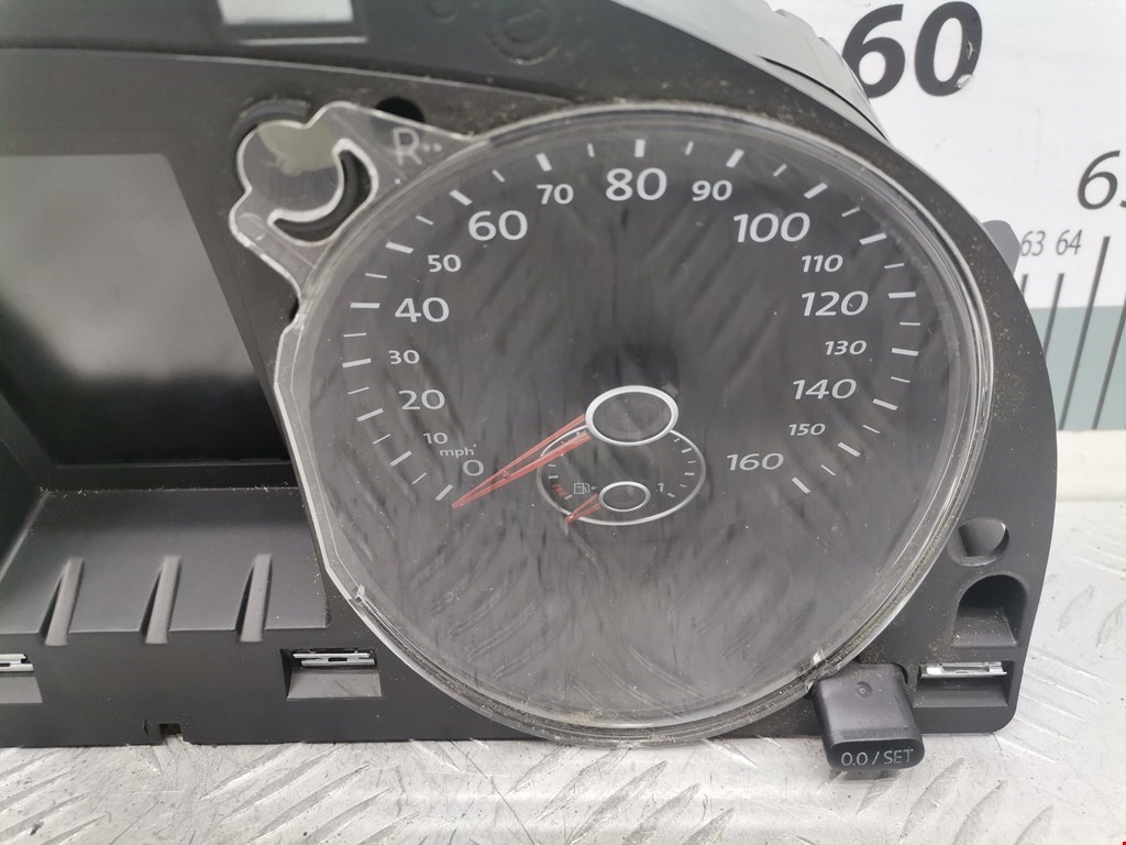 Панель приборов (щиток) VOLKSWAGEN Passat B7 2011-2015