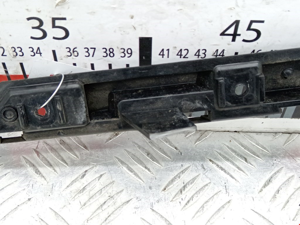 Кронштейн заднего бампера левый правый BMW 1er E81\E87 2004-2011