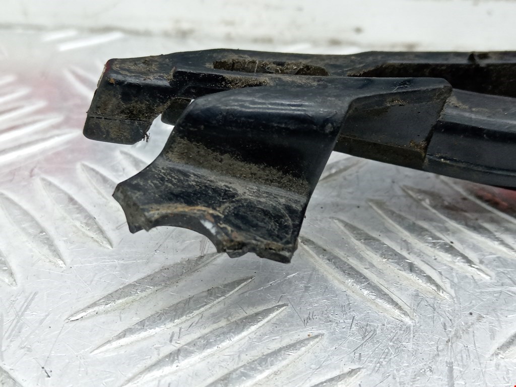 Кронштейн заднего бампера левый правый BMW 1er E81\E87 2004-2011