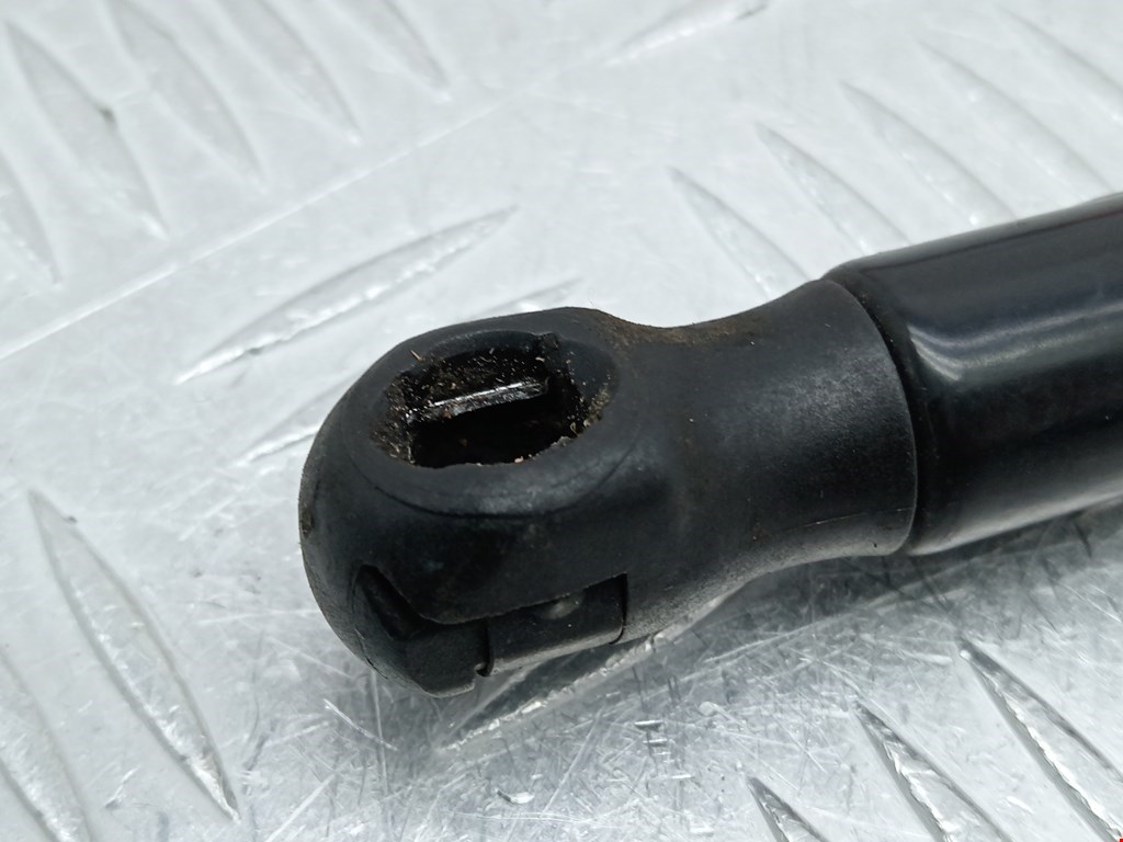 Амортизатор капота левый=правый VOLKSWAGEN Passat B6 2005-2011