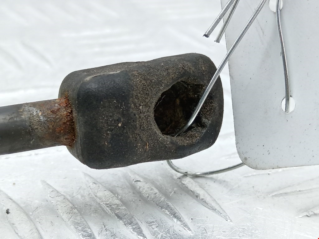 Амортизатор капота левый=правый VOLKSWAGEN Passat B6 2005-2011