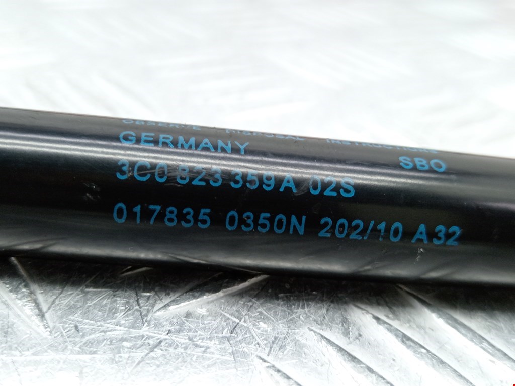 Амортизатор капота левый=правый VOLKSWAGEN Passat B6 2005-2011