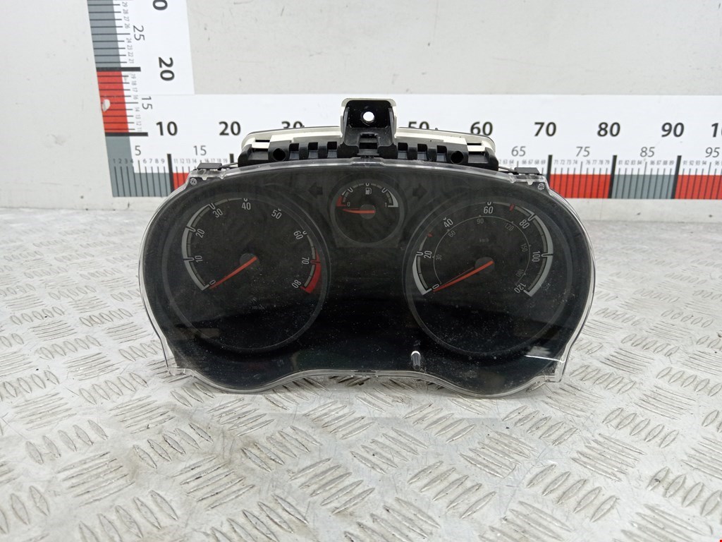 Панель приборная (щиток приборов) Opel Corsa D (2006-2014)