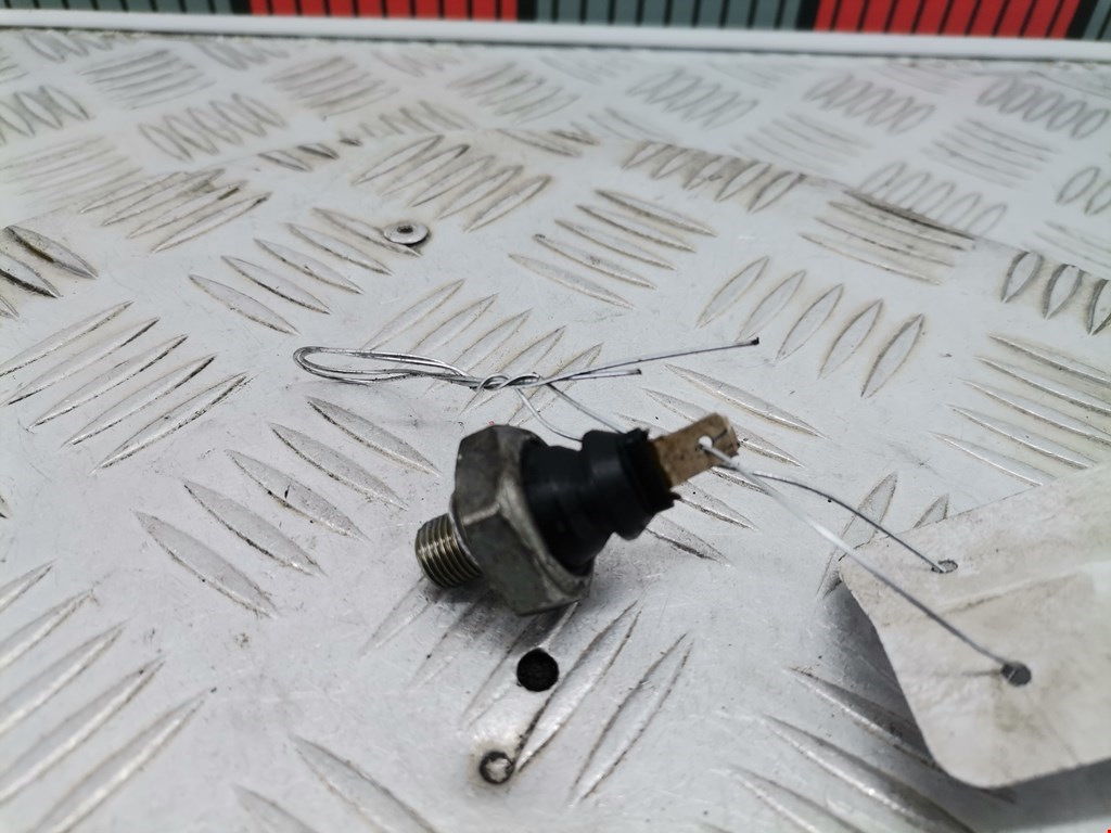 Датчик давления масла VOLKSWAGEN Golf IV 1997-2003