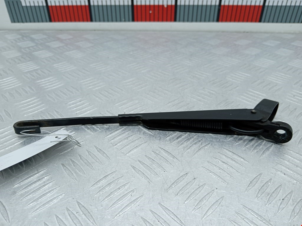 Поводок дворника задний (заднего) MITSUBISHI Space Star 1999-2006