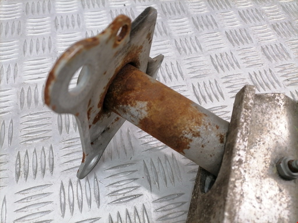 Усилитель переднего бампера (передний) AUDI A3 8L 1996-2003