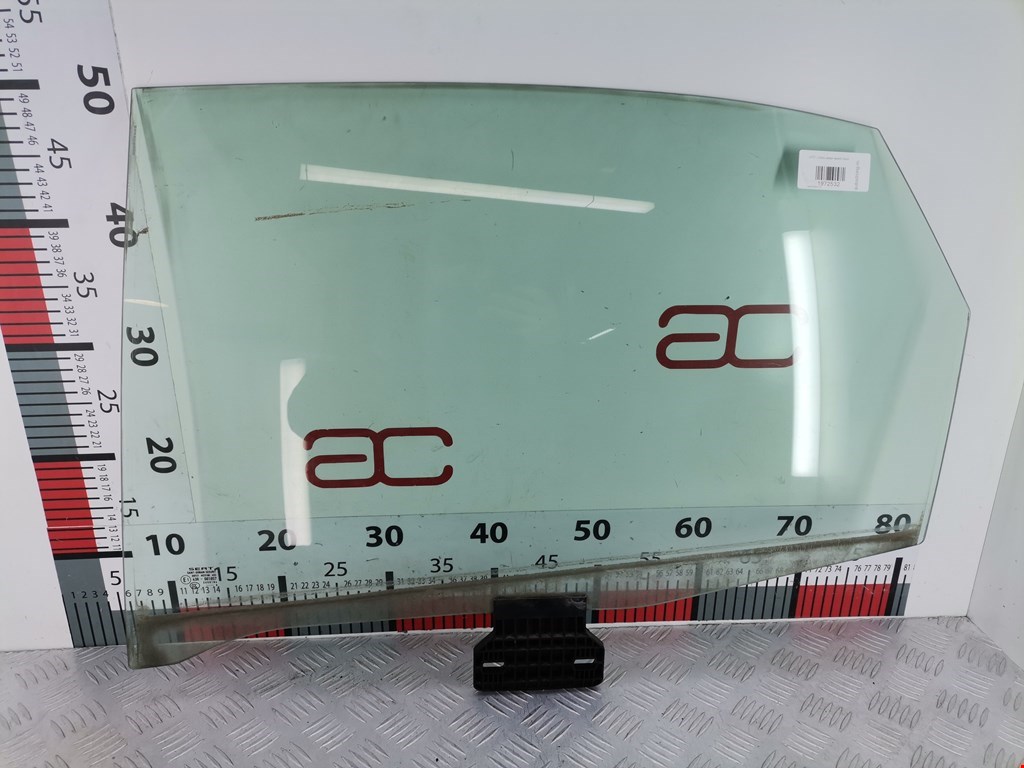 Стекло двери заднее левое SEAT Exeo 2008-2013