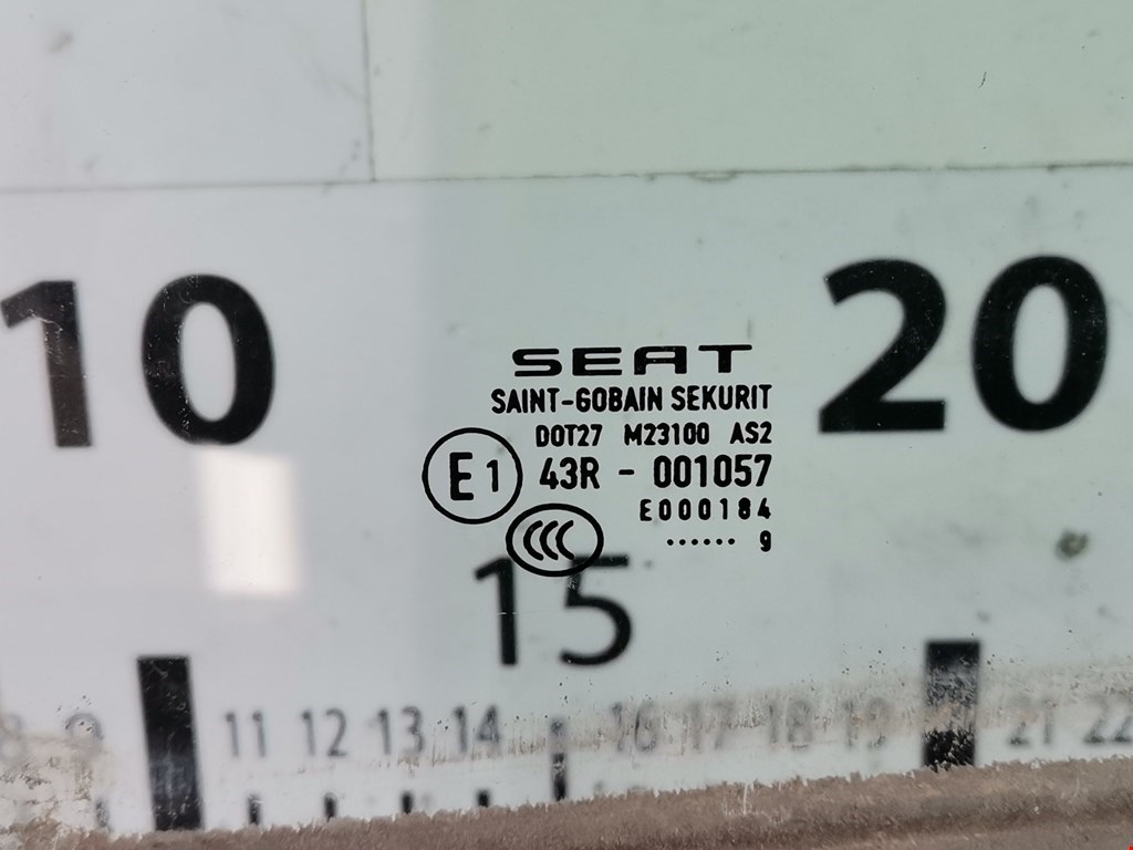 Стекло двери заднее левое SEAT Exeo 2008-2013