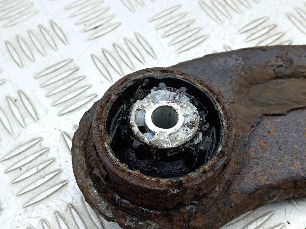 Рычаг задний правый VOLKSWAGEN Passat B6 2005-2011