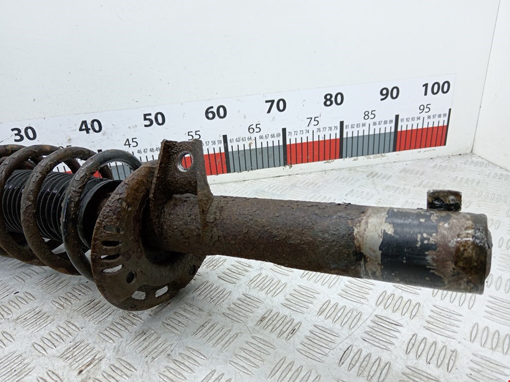 Амортизатор передний левый VOLKSWAGEN Passat B6 2005-2011