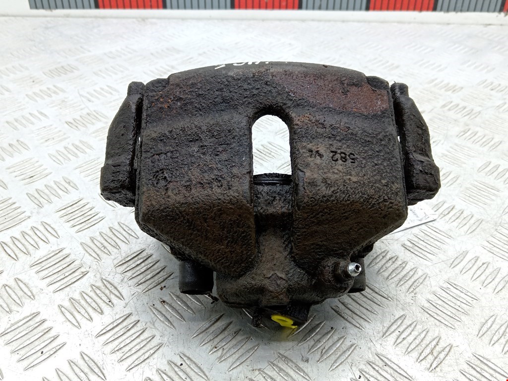 Суппорт передний правый VOLKSWAGEN Passat B6 2005-2011